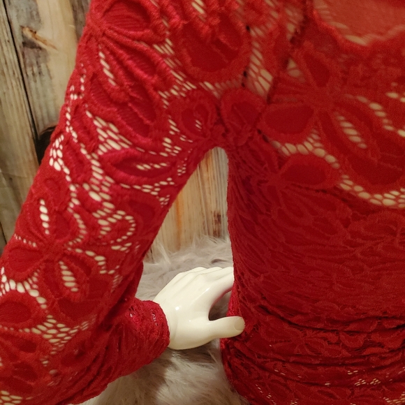 Red lace long sleeve Christmas party shirt - Picture 4 of 4